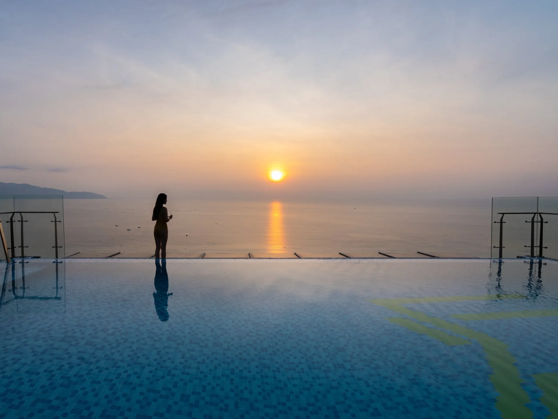 Hotline Liên Hệ Số Điện Thoại Tổng Đài Maximilan Danang Beach Hotel Đặt Phòng Chính Thức