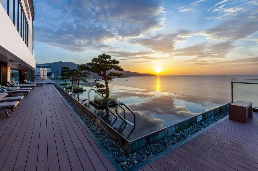Hilton Da Nang: Hotline, Tổng Đài & Đặt Phòng Chính Thức Khách Sạn Biểu Tượng Bên Dòng Sông Hàn Thơ Mộng