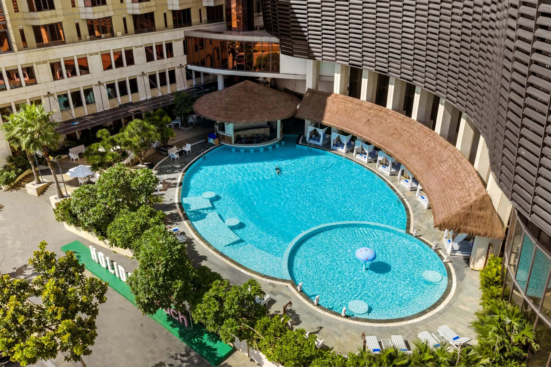Holiday Beach Hotel Danang: Số Điện Thoại Tổng Đài, Hotline Đặt Phòng Chính Thức & Trải Nghiệm Nghỉ Dưỡng Ven Biển