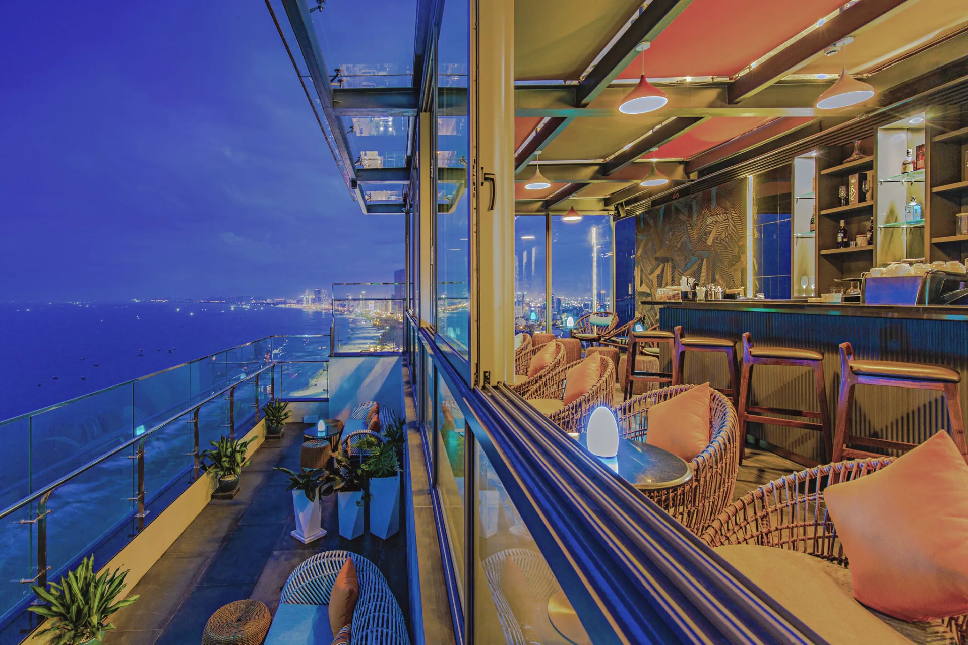 Tổng Đài & Hotline Liên Hệ Đặt Phòng Le Sands Oceanfront Danang Hotel & Resort Chính Thức