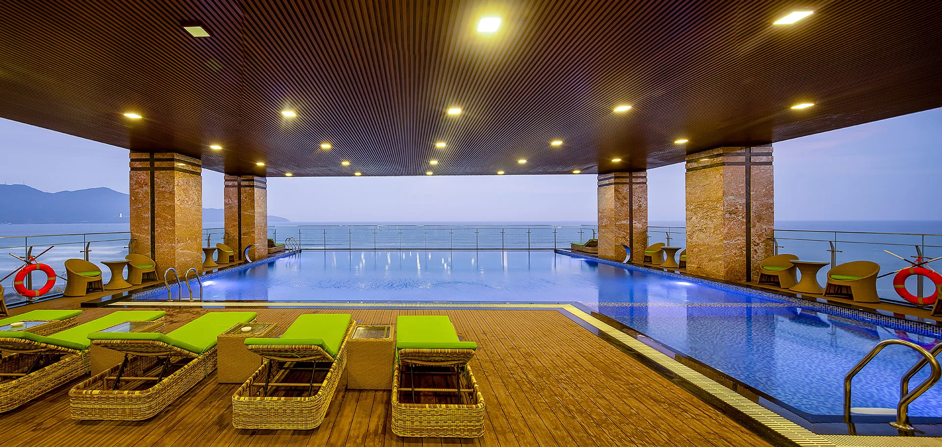 Rosamia Da Nang Hotel - Hotline Đặt Phòng Chính Thức & Trải Nghiệm Nghỉ Dưỡng Sang Trọng