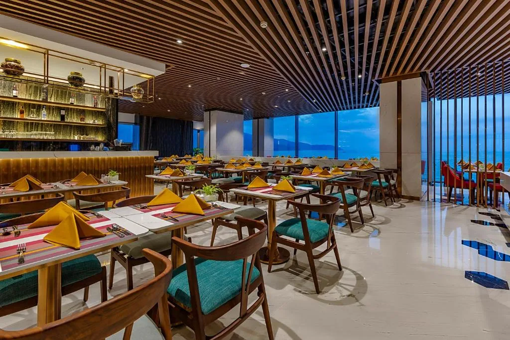 Tổng Đài & Hotline Liên Hệ Đặt Phòng Le Sands Oceanfront Danang Hotel & Resort Chính Thức