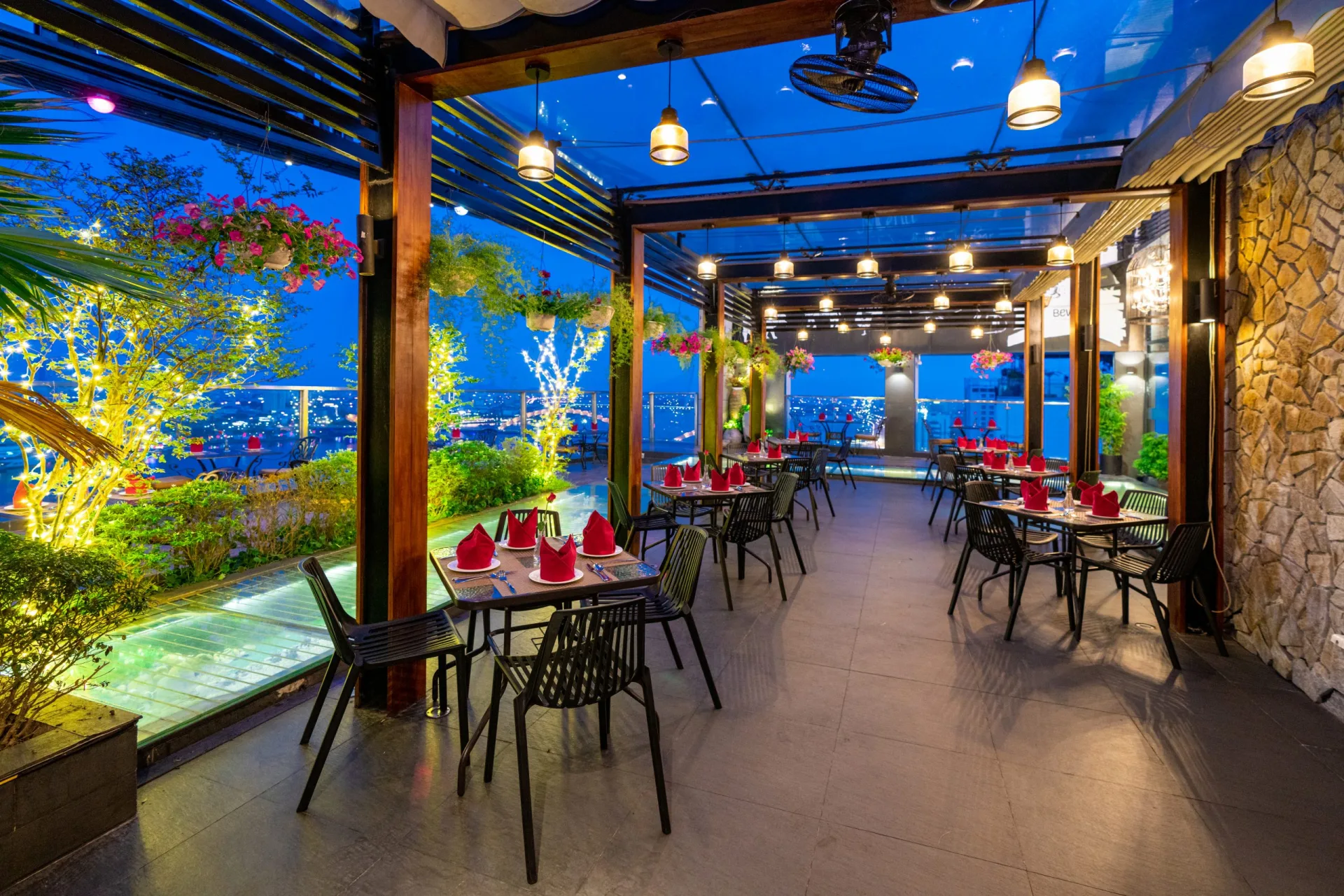 Tổng Đài & Hotline Liên Hệ Đặt Phòng Brilliant Hotel Danang Chính Thức