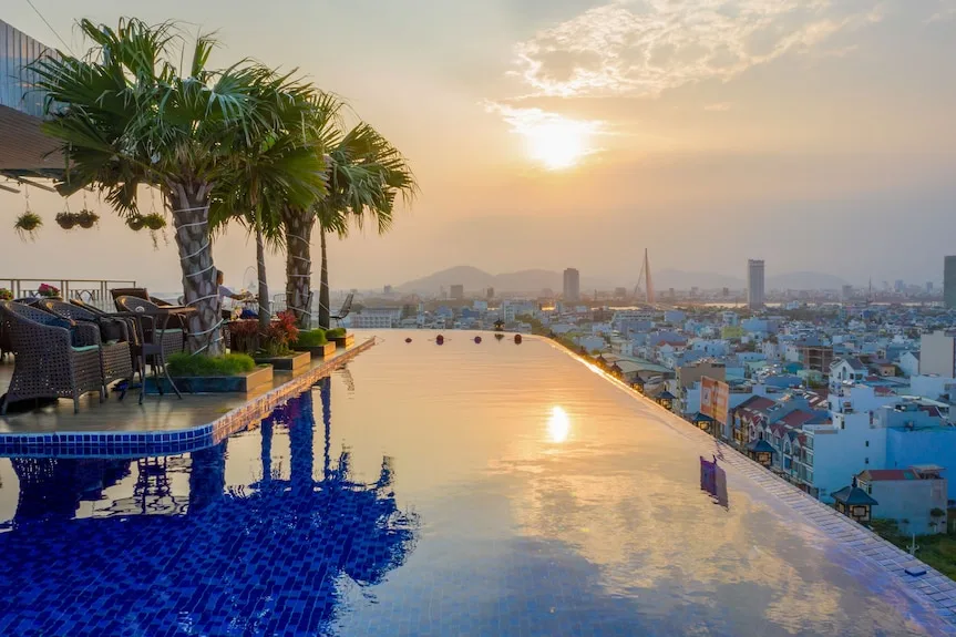 Tổng Đài Sea Queen Hotel: Hotline Đặt Phòng Chính Thức & Hỗ Trợ Nhanh