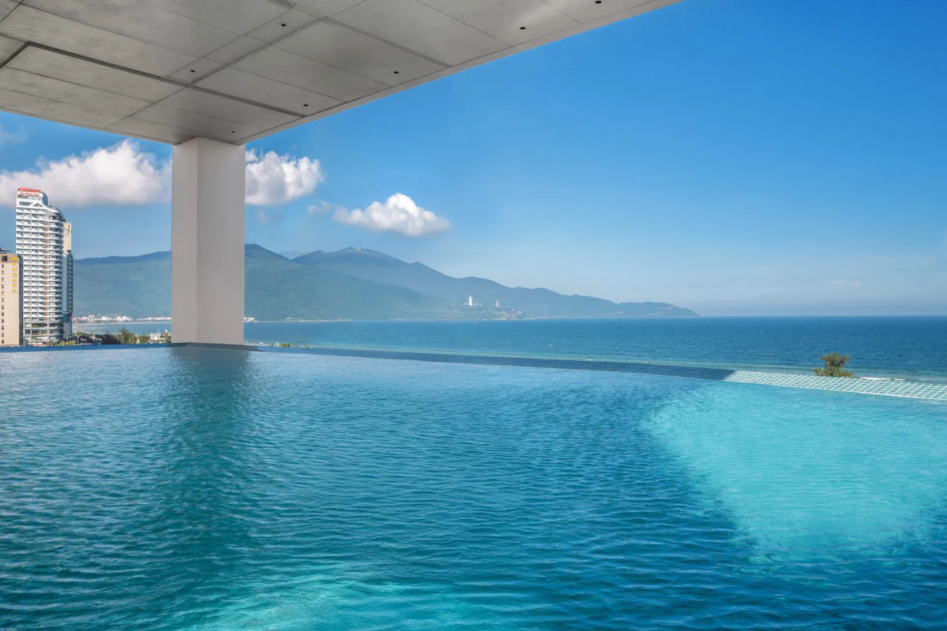 Hotline Liên Hệ Số Điện Thoại Tổng Đài Awaken Danang Hotel Đặt Phòng Chính Thức