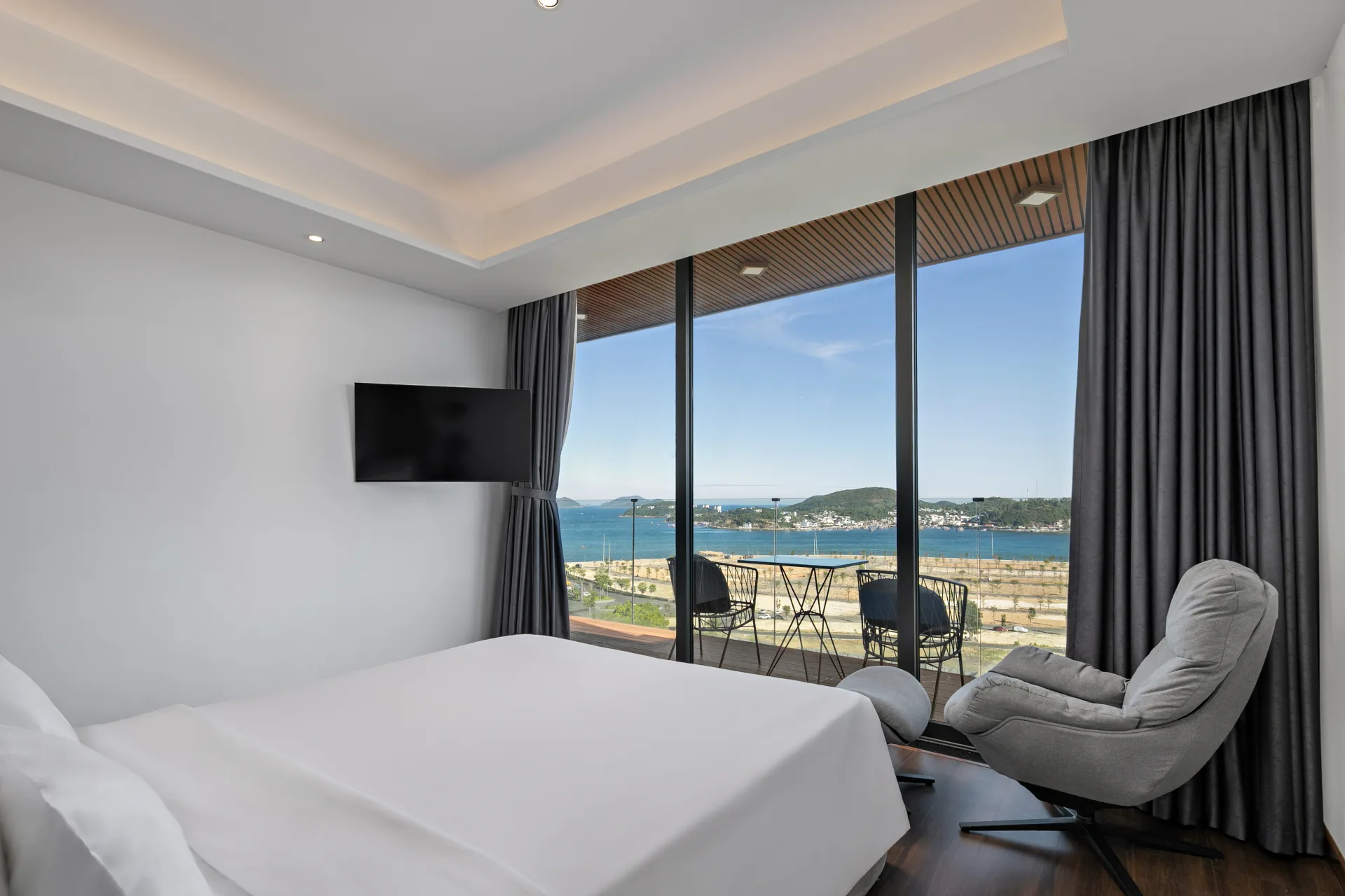 Oceanfront Nha Trang booking
