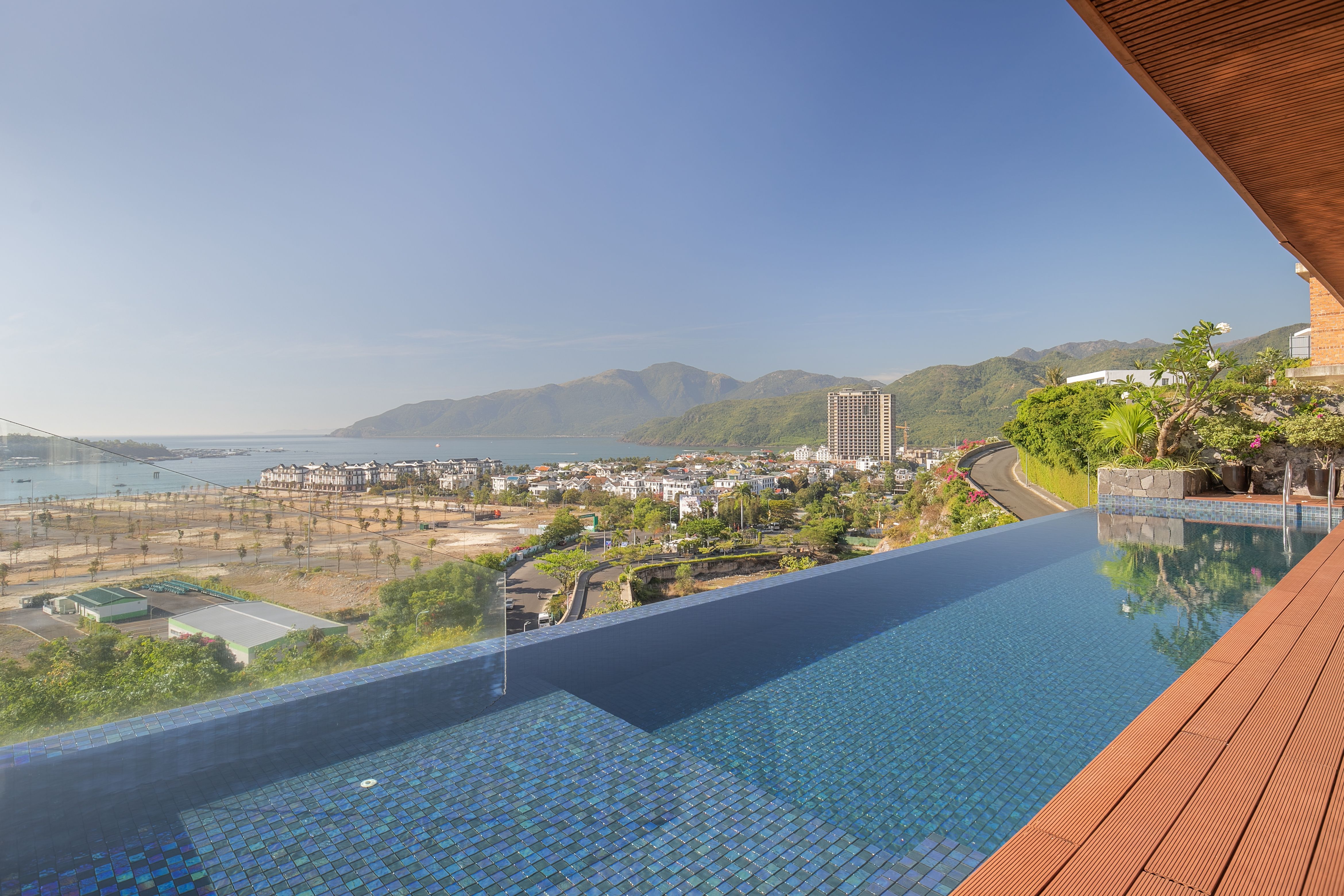 review Ocean Front Villas Nha Trang