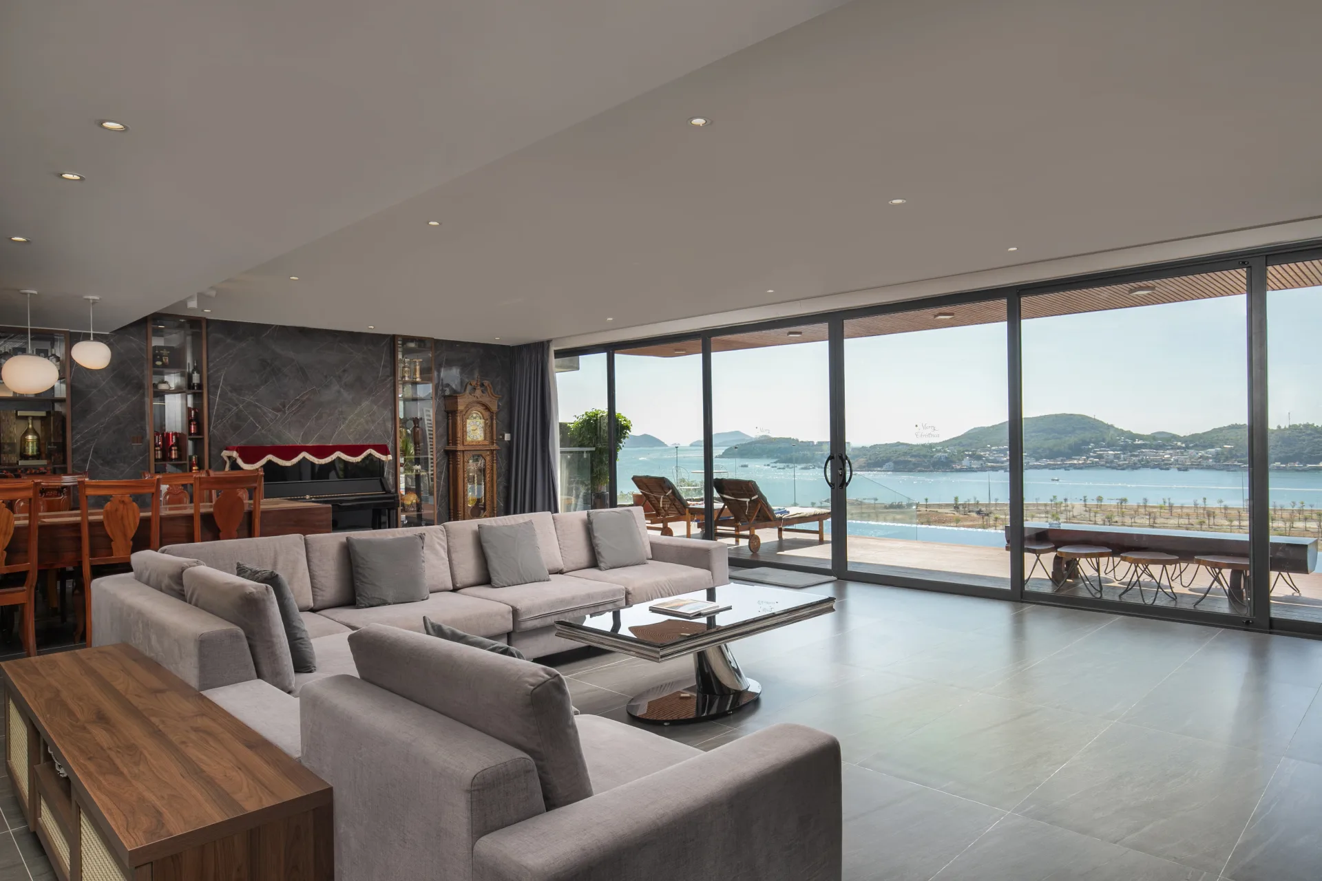 Ocean Front Nha Trang combo