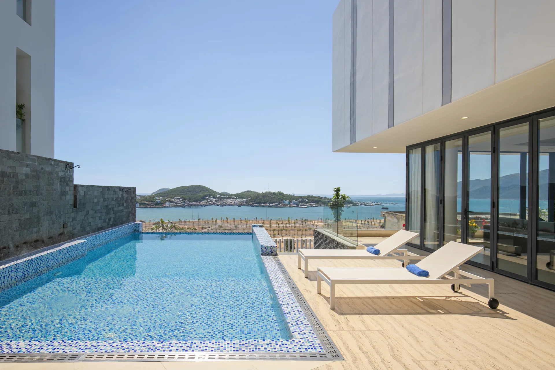 Oceanfront Nha Trang booking