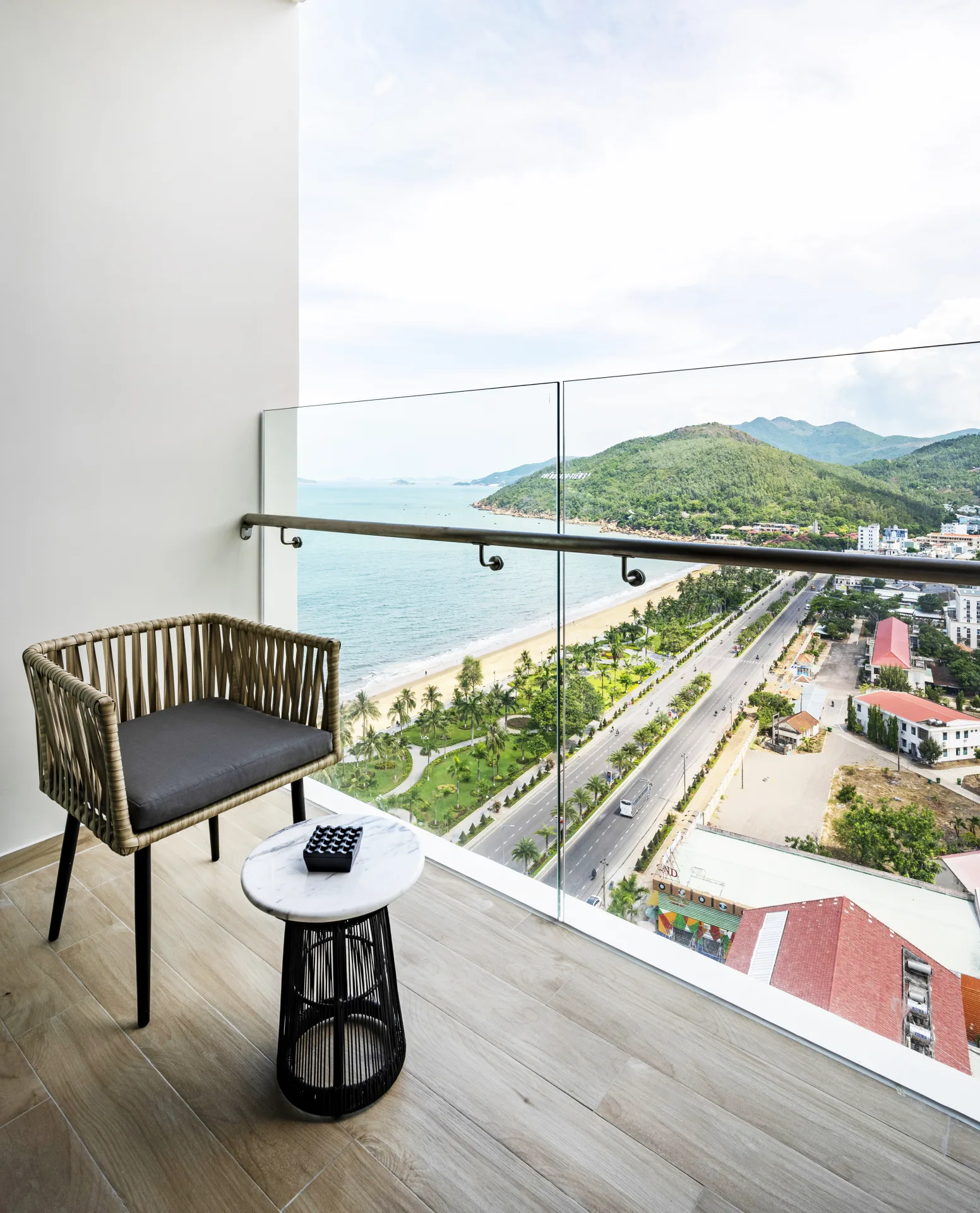 Tận hưởng tầm nhìn tuyệt đẹp từ phòng nghỉ tại khách sạn ANYA PREMIER QUY NHƠN