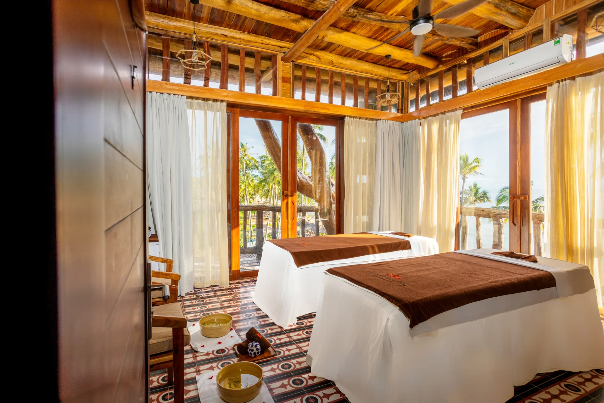 Trải nghiệm kỳ nghỉ trọn vẹn với ẩm thực, spa và tiện ích dành cho gia đình.