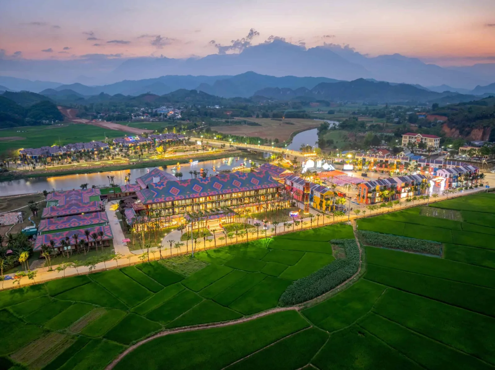 FLAMINGO HERITAGE ONSEN & RESORT TÂN TRÀO