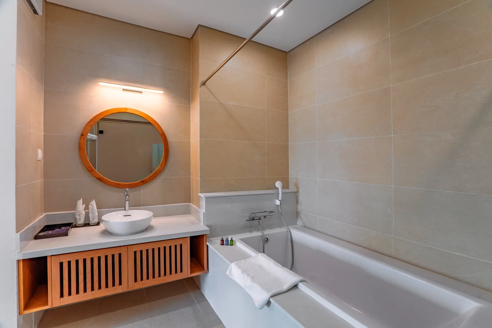 D'LIORO HOTEL & RESORT HA LONG
