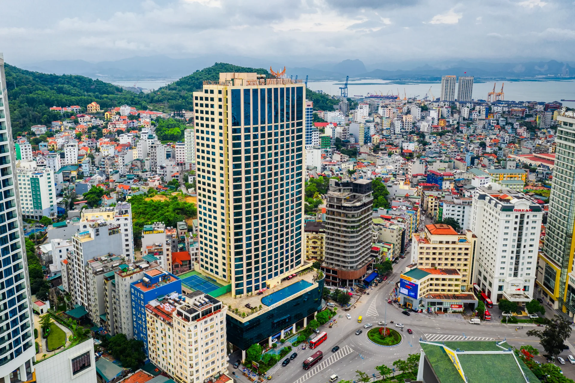   	 MƯỜNG THANH LUXURY QUẢNG NINH HOTEL