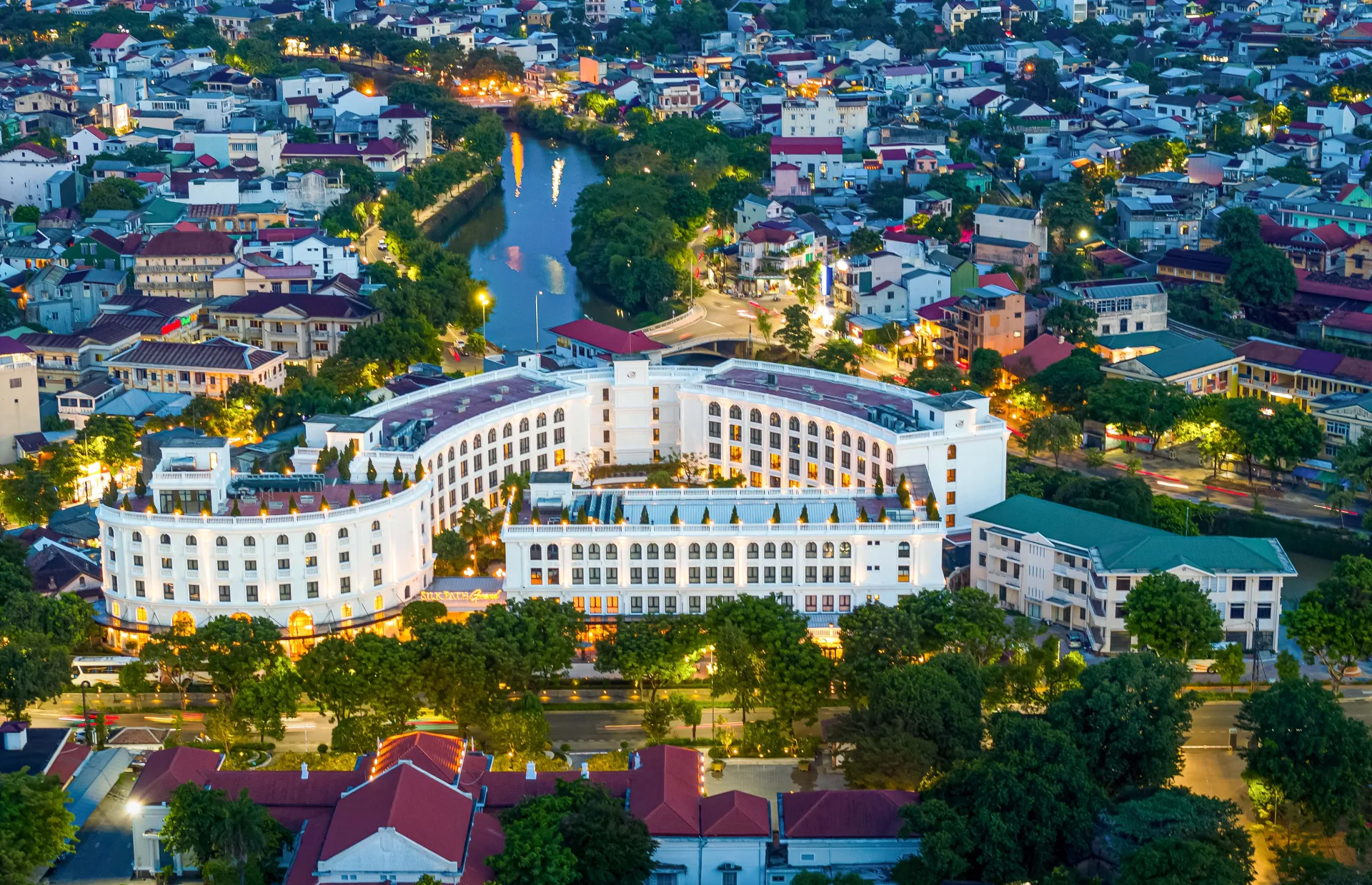 SILK PATH GRAND HUE HOTEL