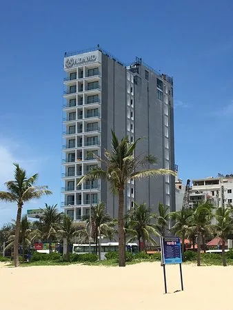 Yarra Ocean Suites Danang