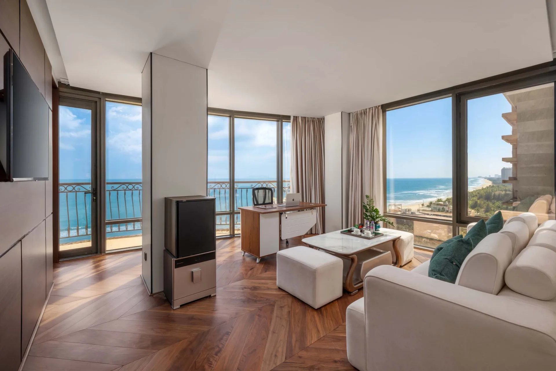 Holiday Beach Hotel Danang
