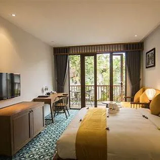 Vinh Hung Old Town Hotel