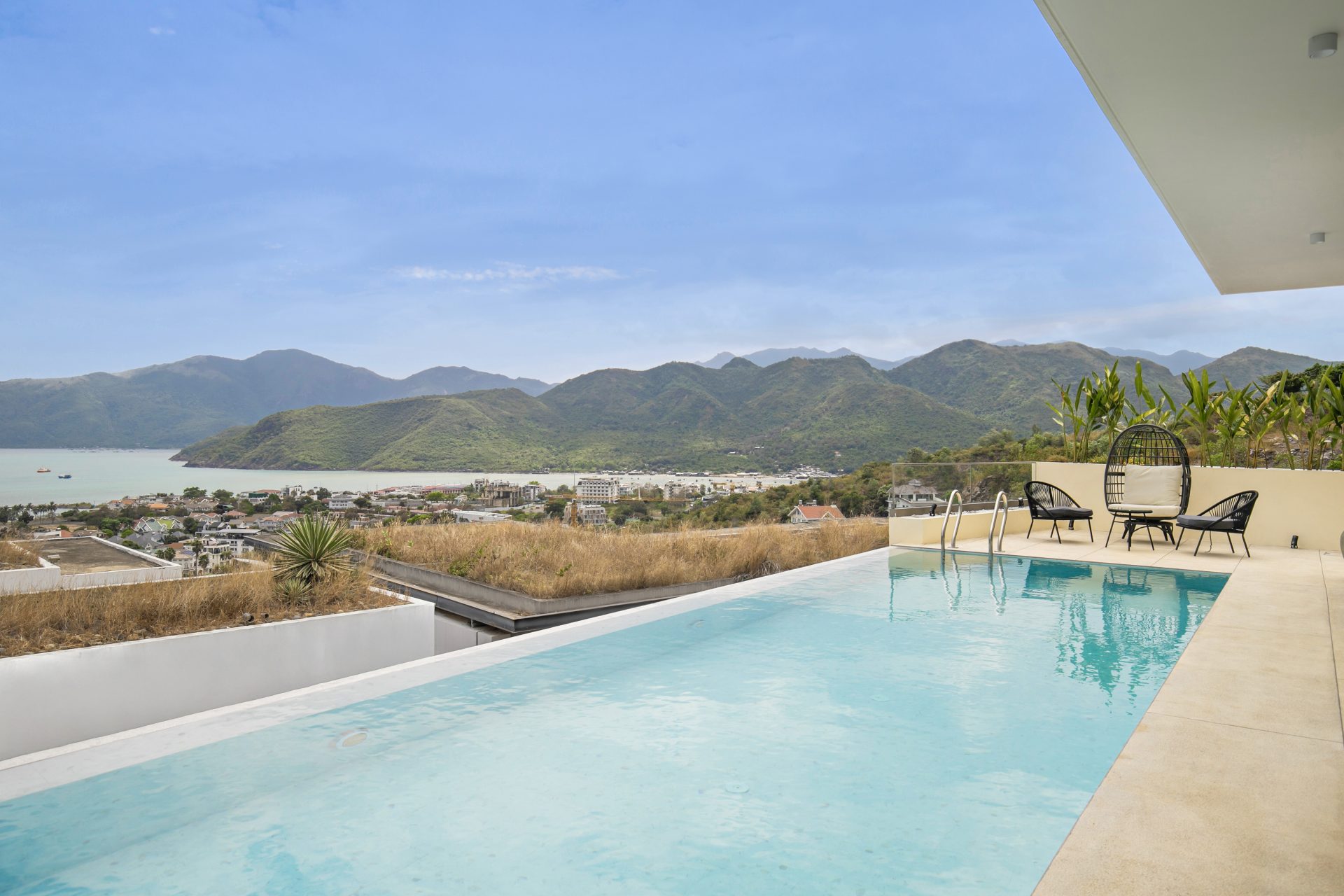 Ocean Front Villa Nha Trang R8 - 4PN