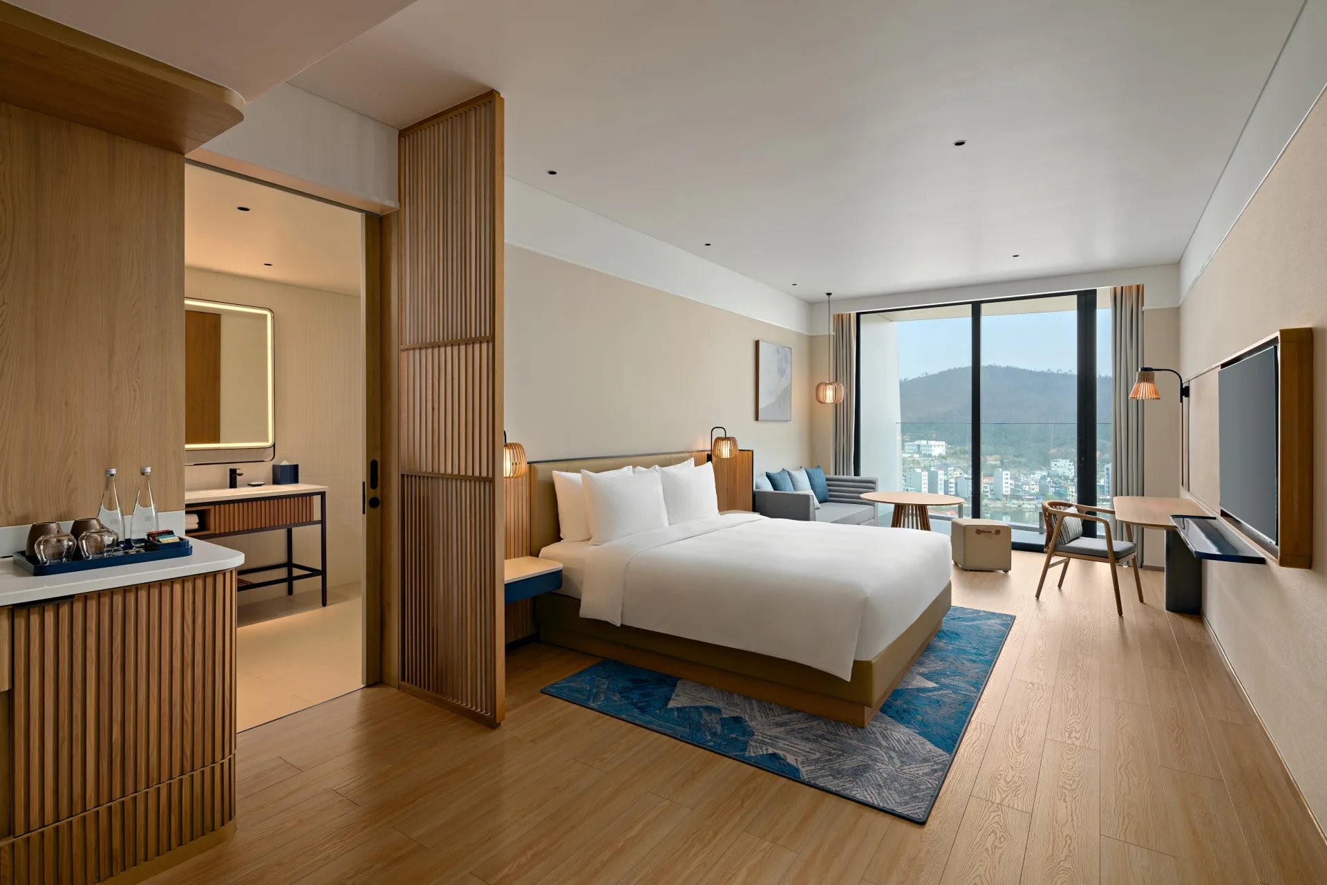 1 King Bed Deluxe