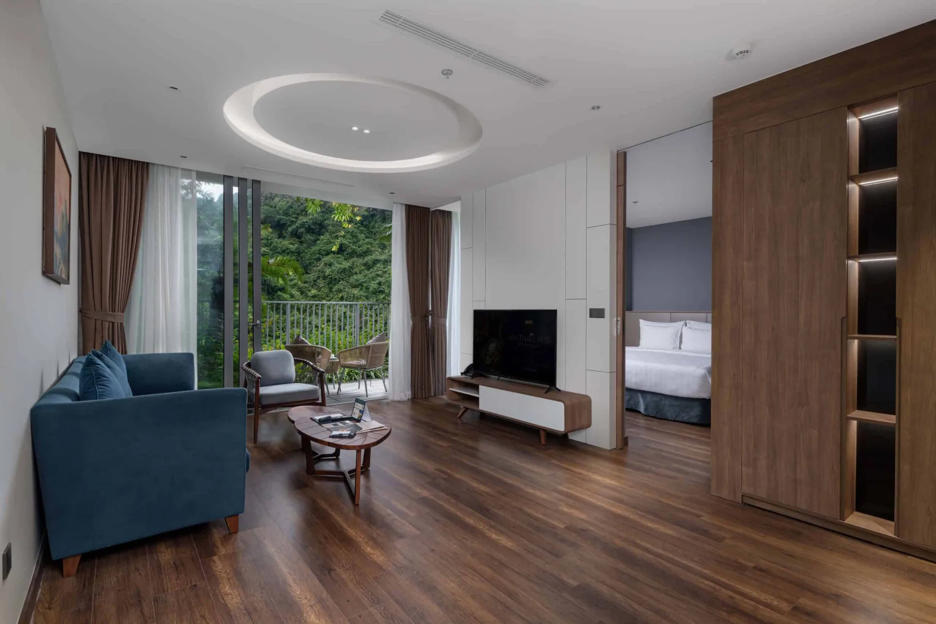 01 Premier Residence - Mountain View