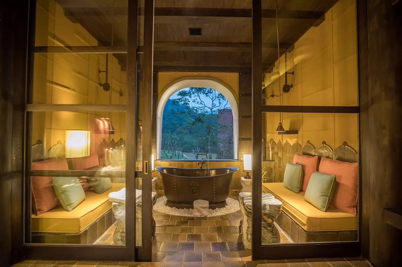 Junior Suite King/Twin Forest view