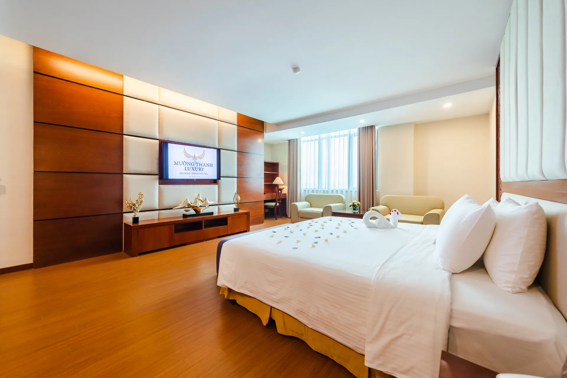 Family Suite (01 King + 01 Twin)