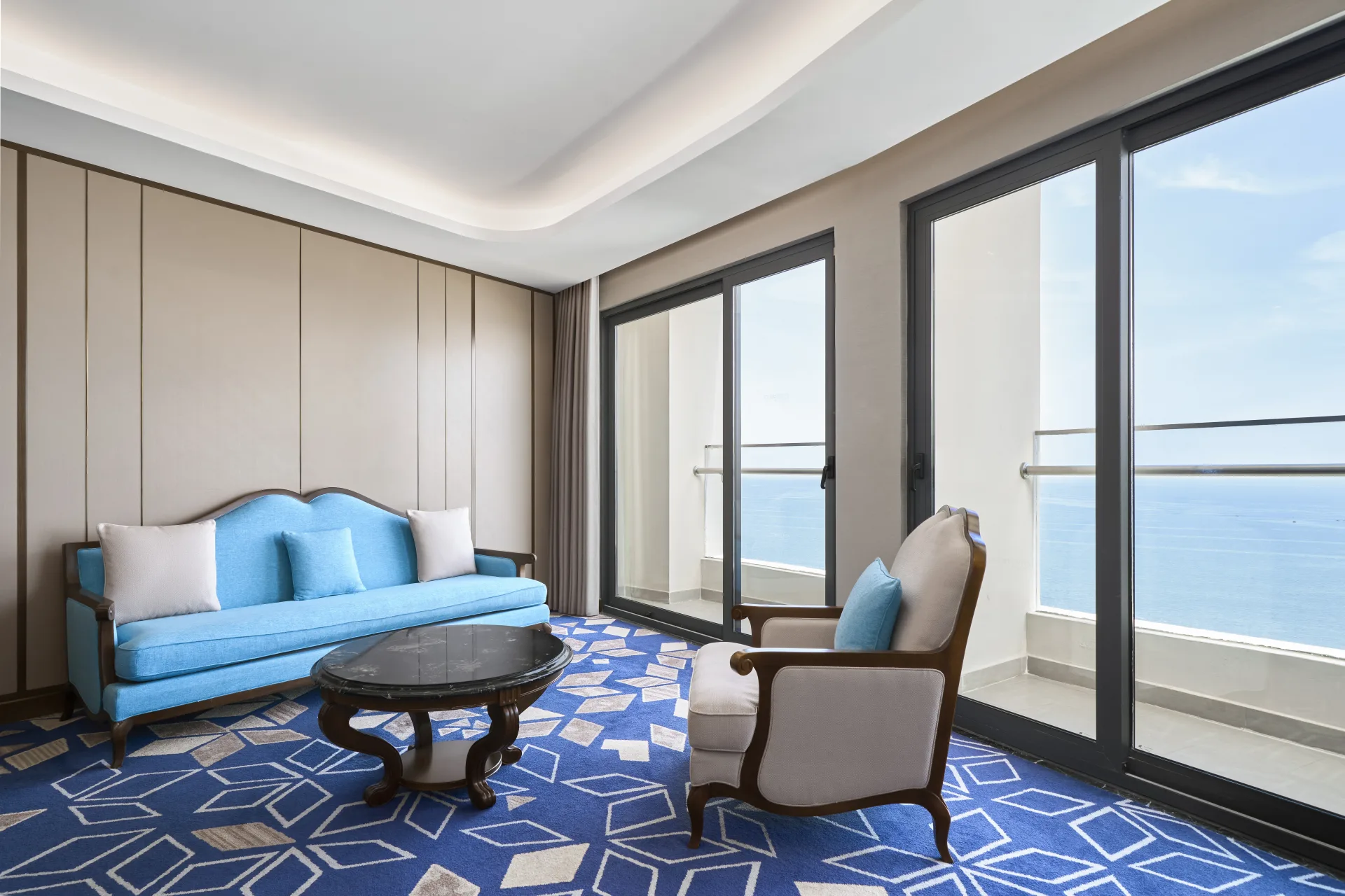Panoramic Corner Suite