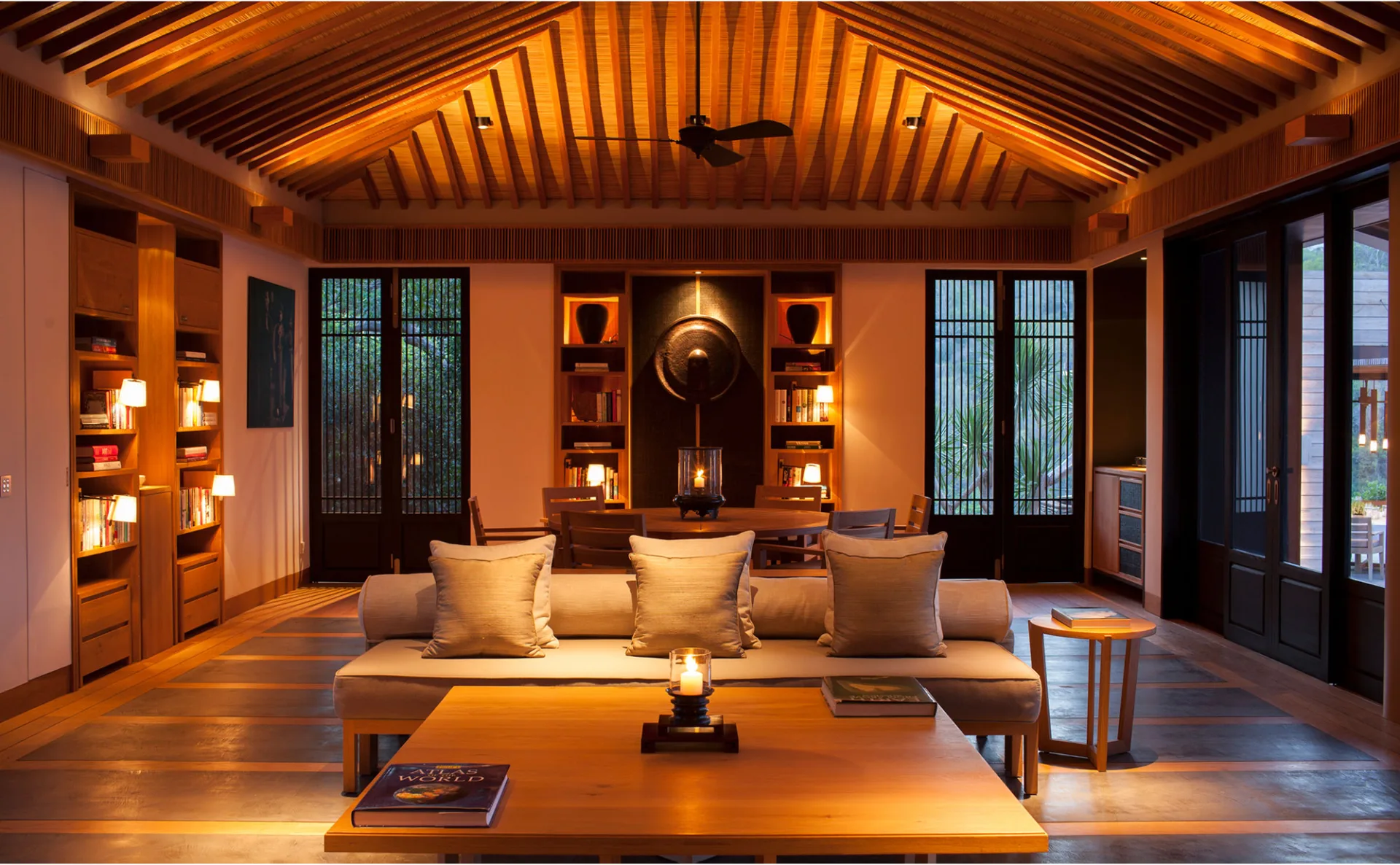 Four Bedroom Ocean Pool Family Residence