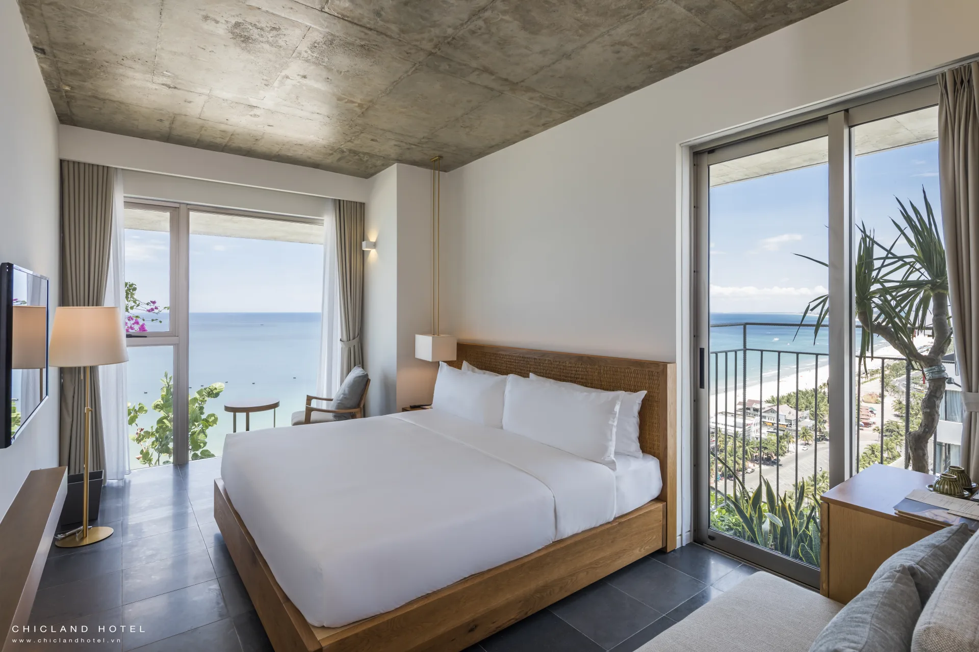  Deluxe Oceanfront