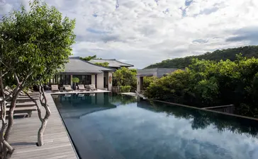 Five Bedroom Bay Pool Residence