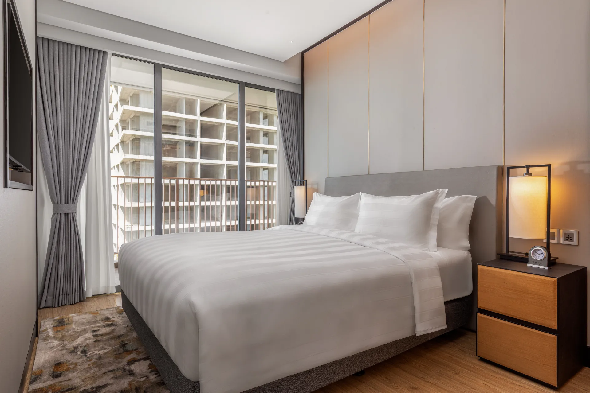 1 Bedroom Family Suite, City view