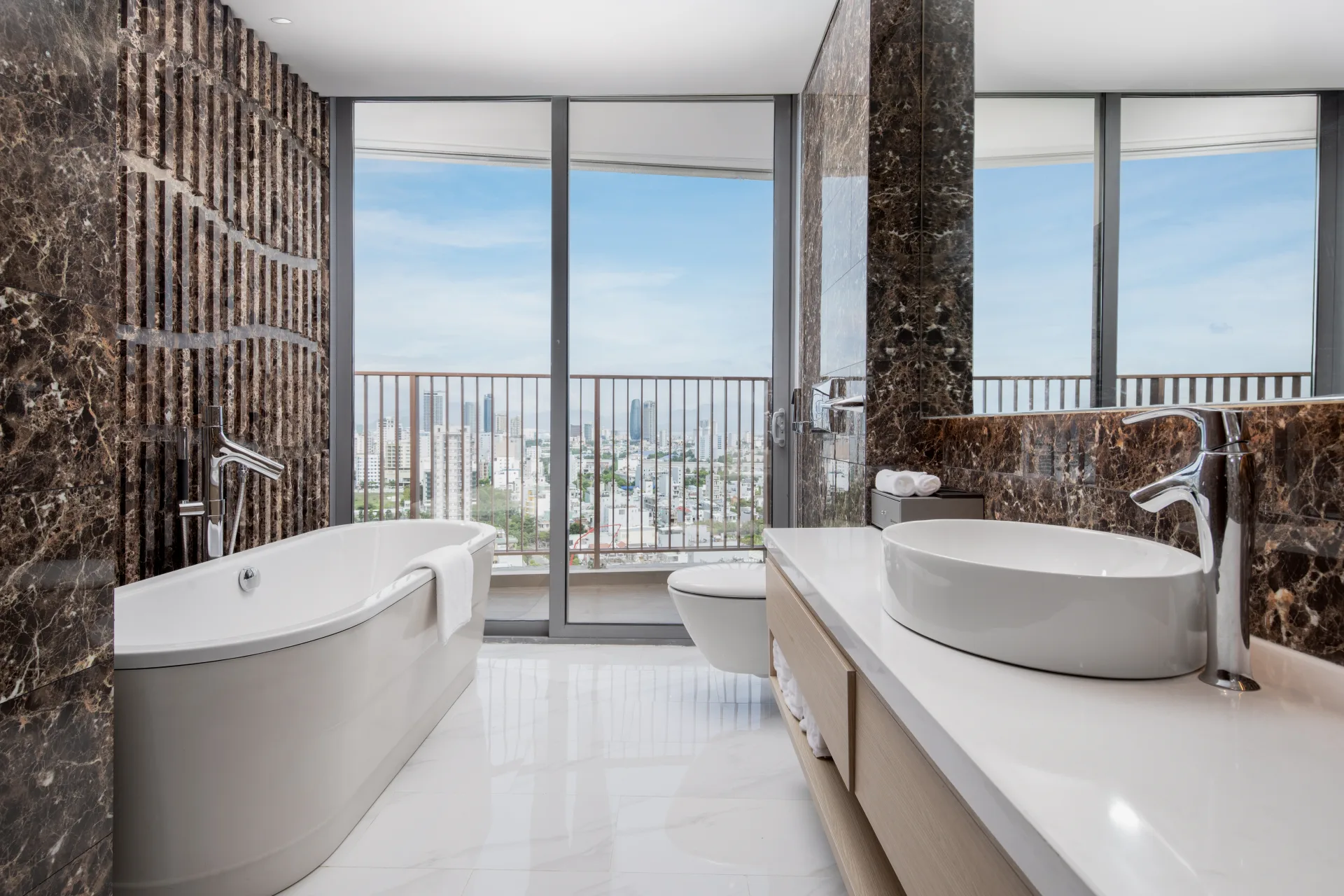 1 Bedroom Deluxe Family Suite, Partial Sea view