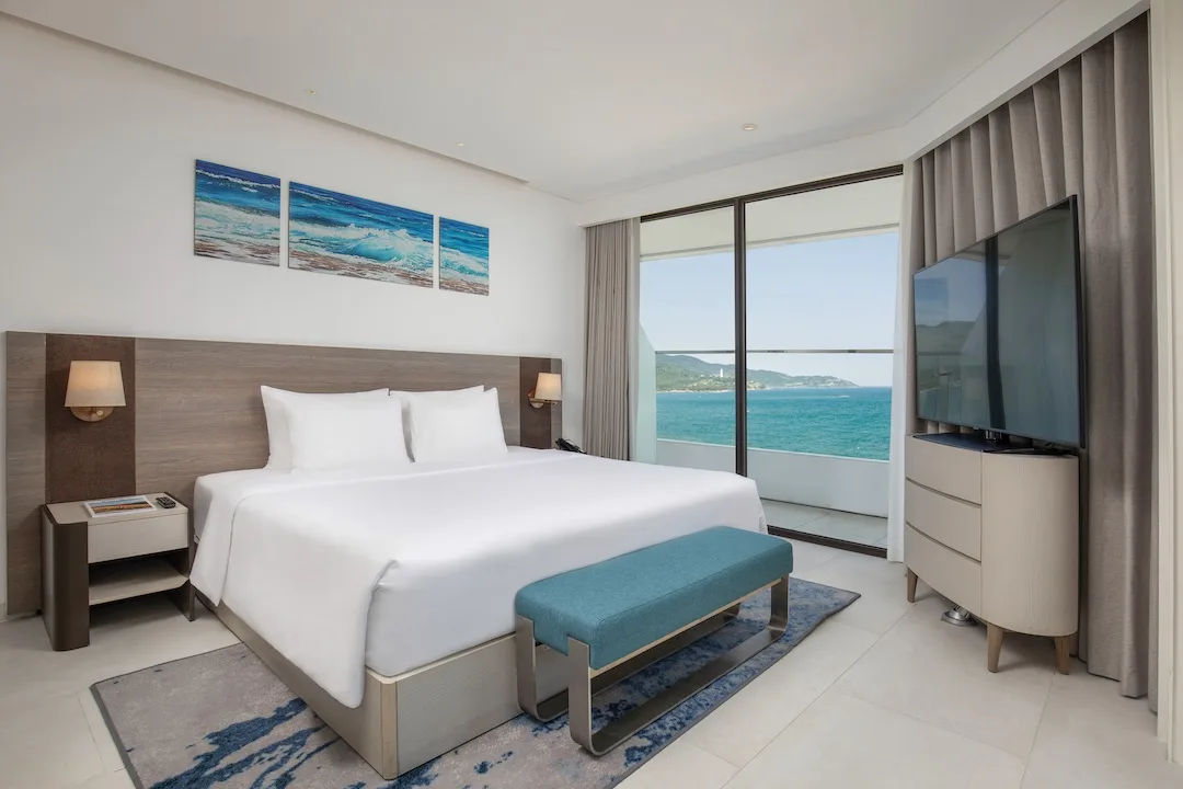 Executive Corner Suite  (Executive Lounge Access)