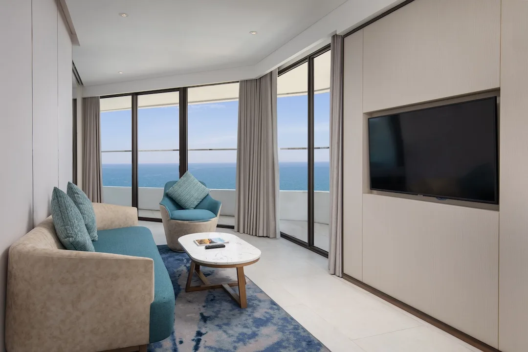 Executive Corner Suite  (Executive Lounge Access)