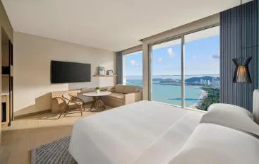 1 King Bed/ 2 Twin Beds Ocean View Deluxe
