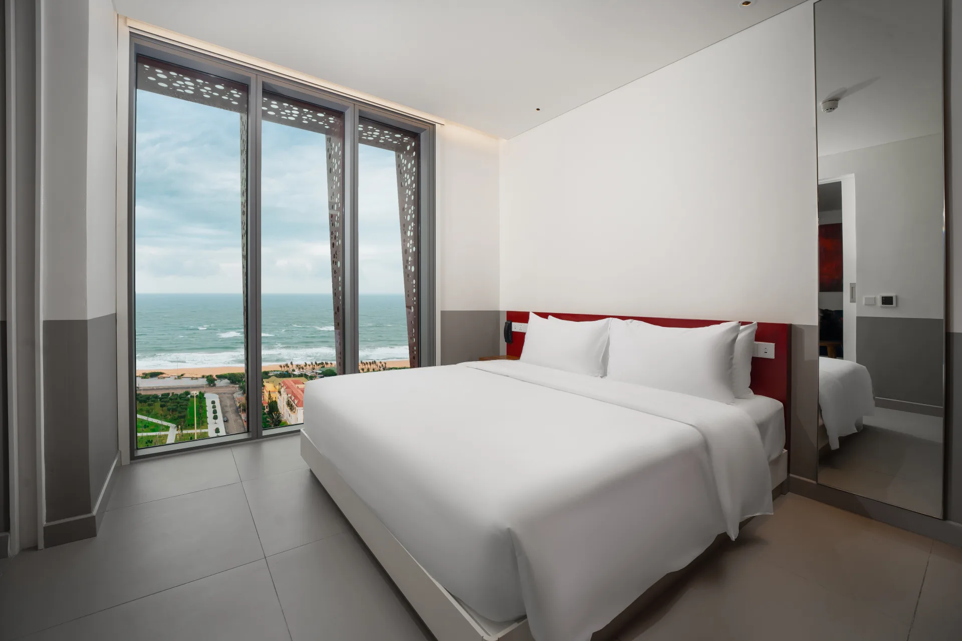 1 Queen Bed	