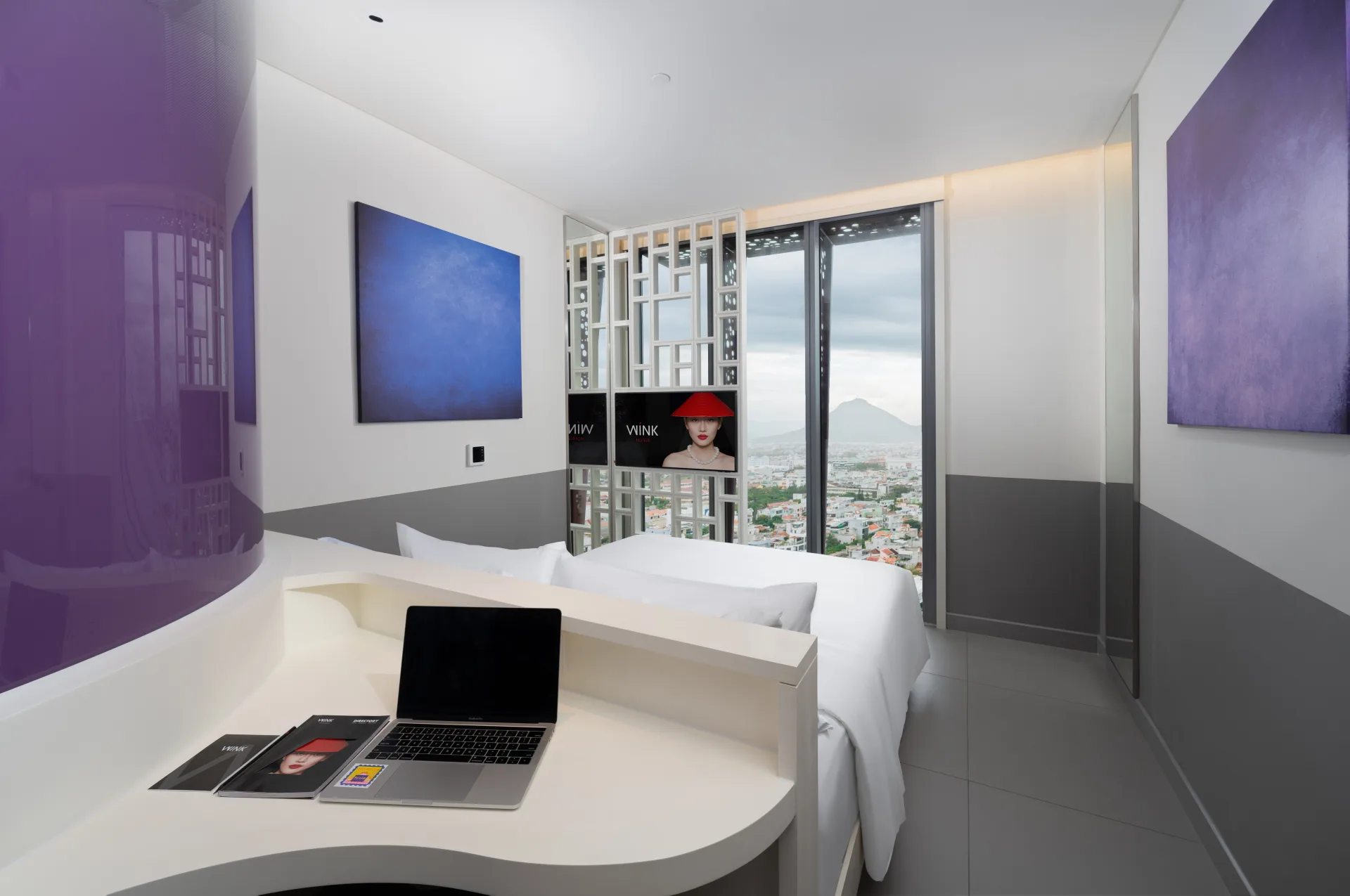 1 Queen Bed City View	