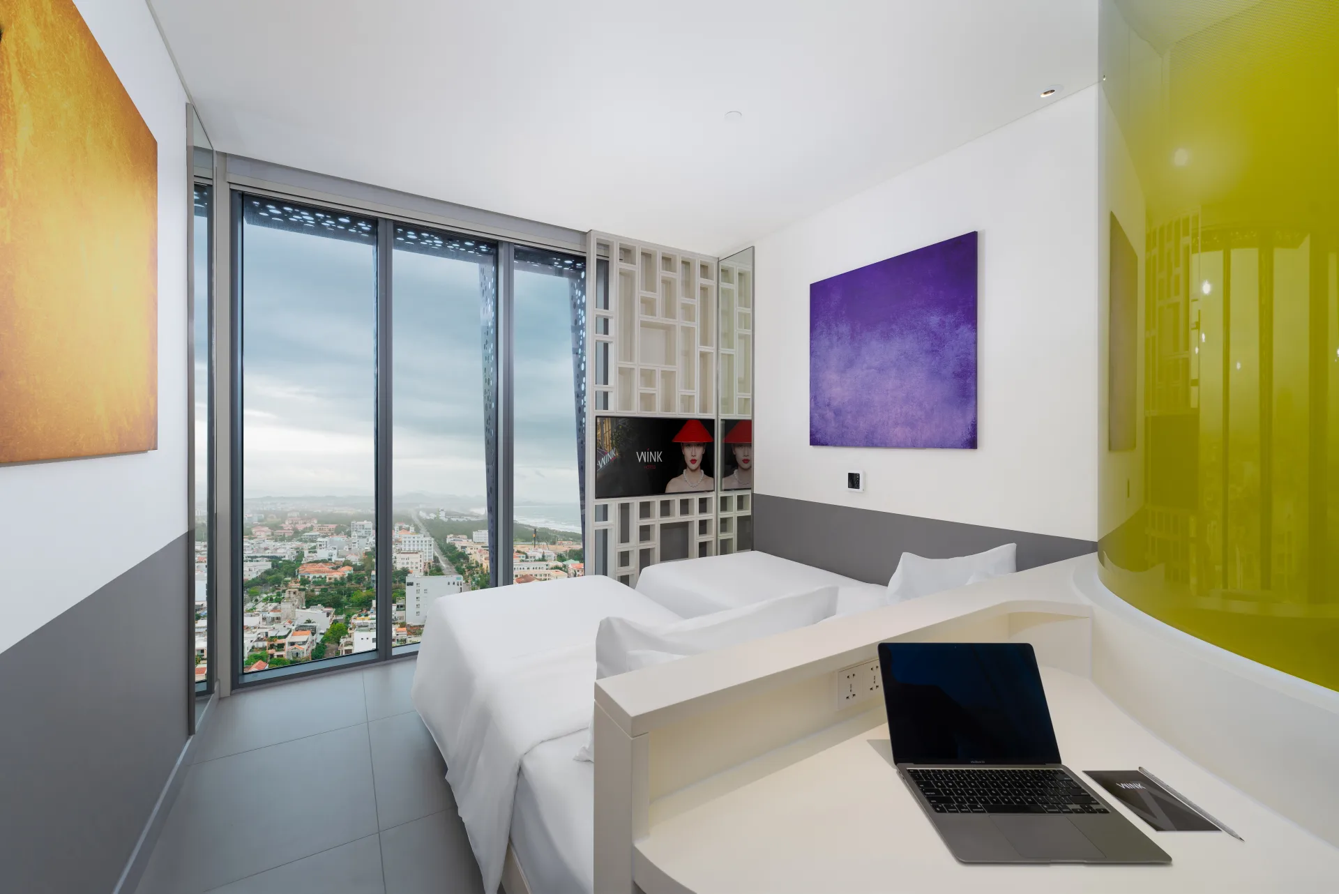 2 Twin Beds City View	