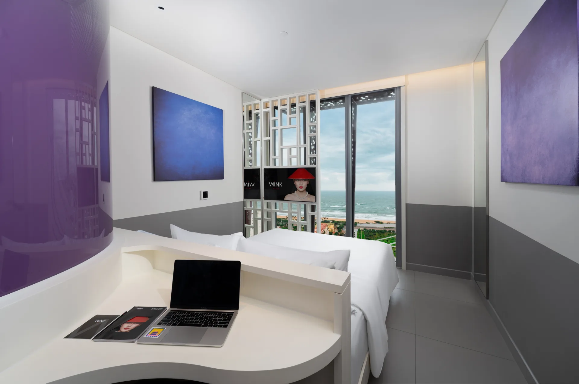 1 Queen Bed Ocean View	