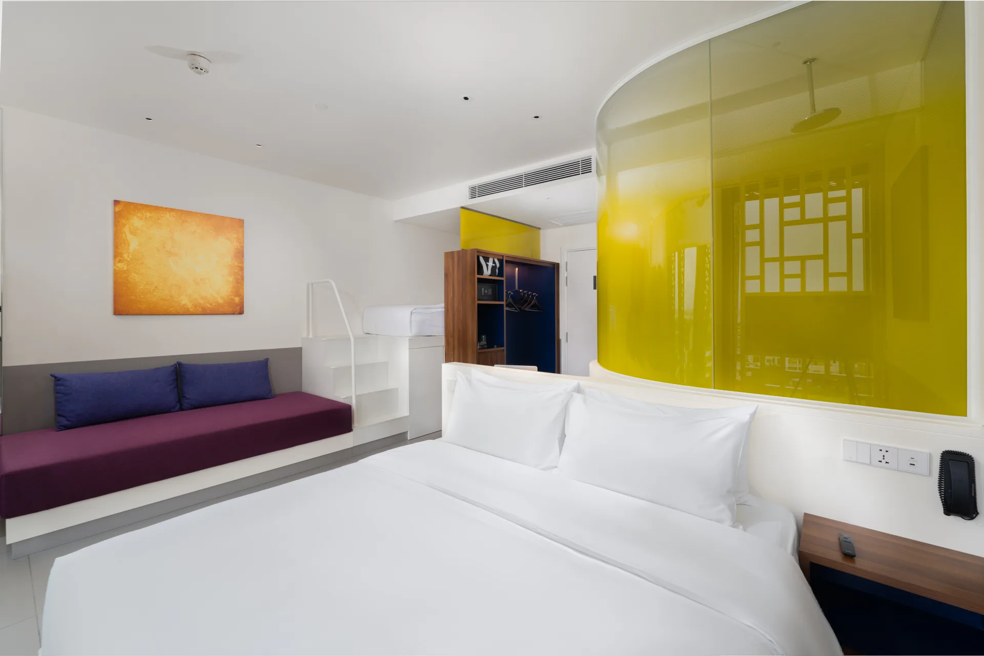 1 King Bed City View Deluxe	