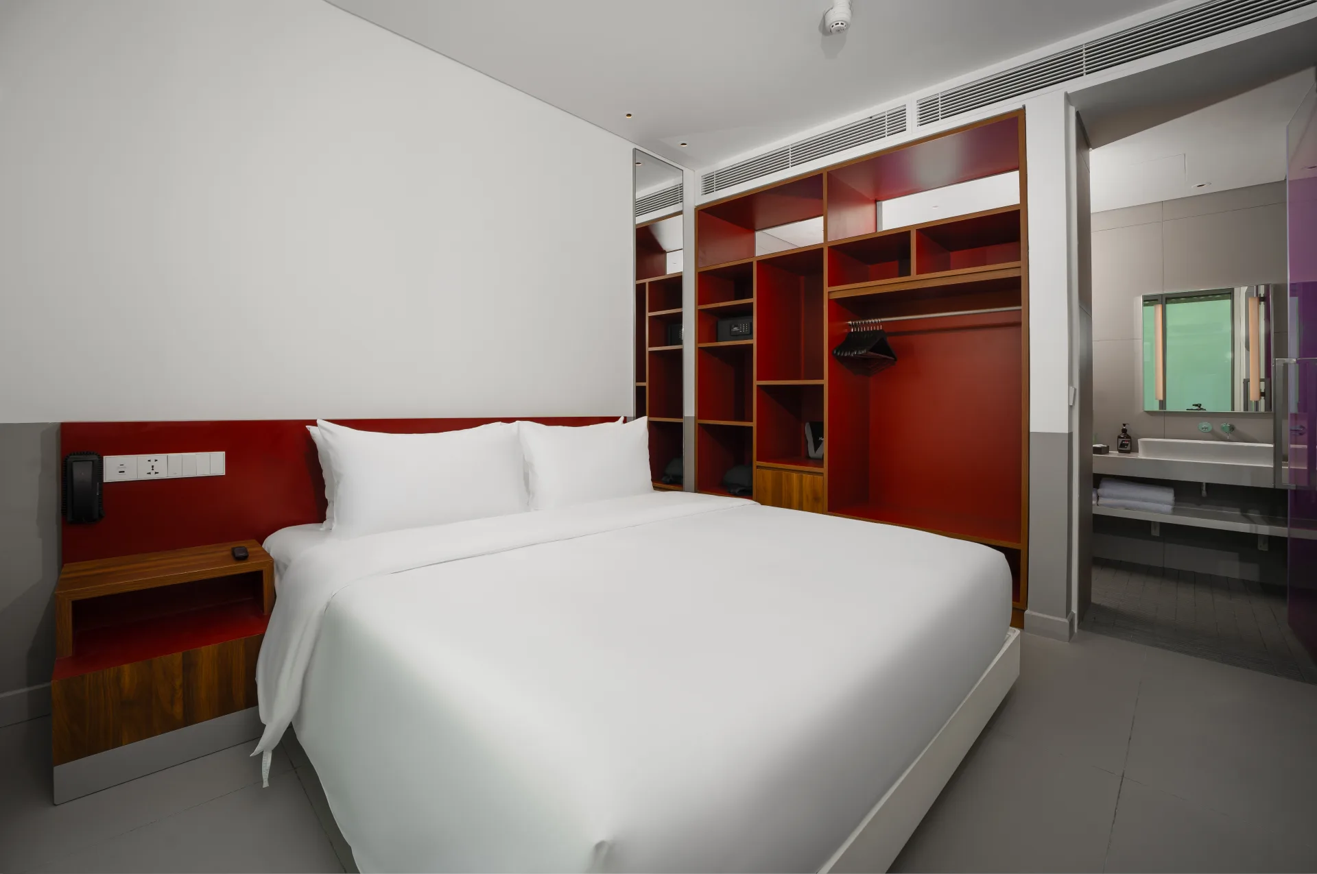 1 Queen Bed	