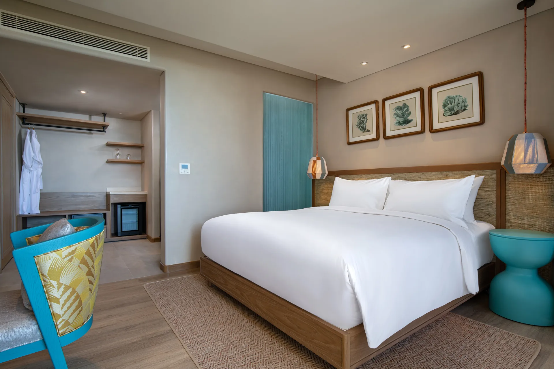 Deluxe Room King/Twin Bed