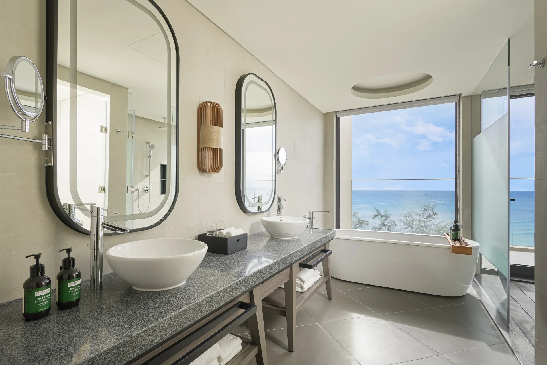 One-bedroom Suite Grand Oceanfront View	
