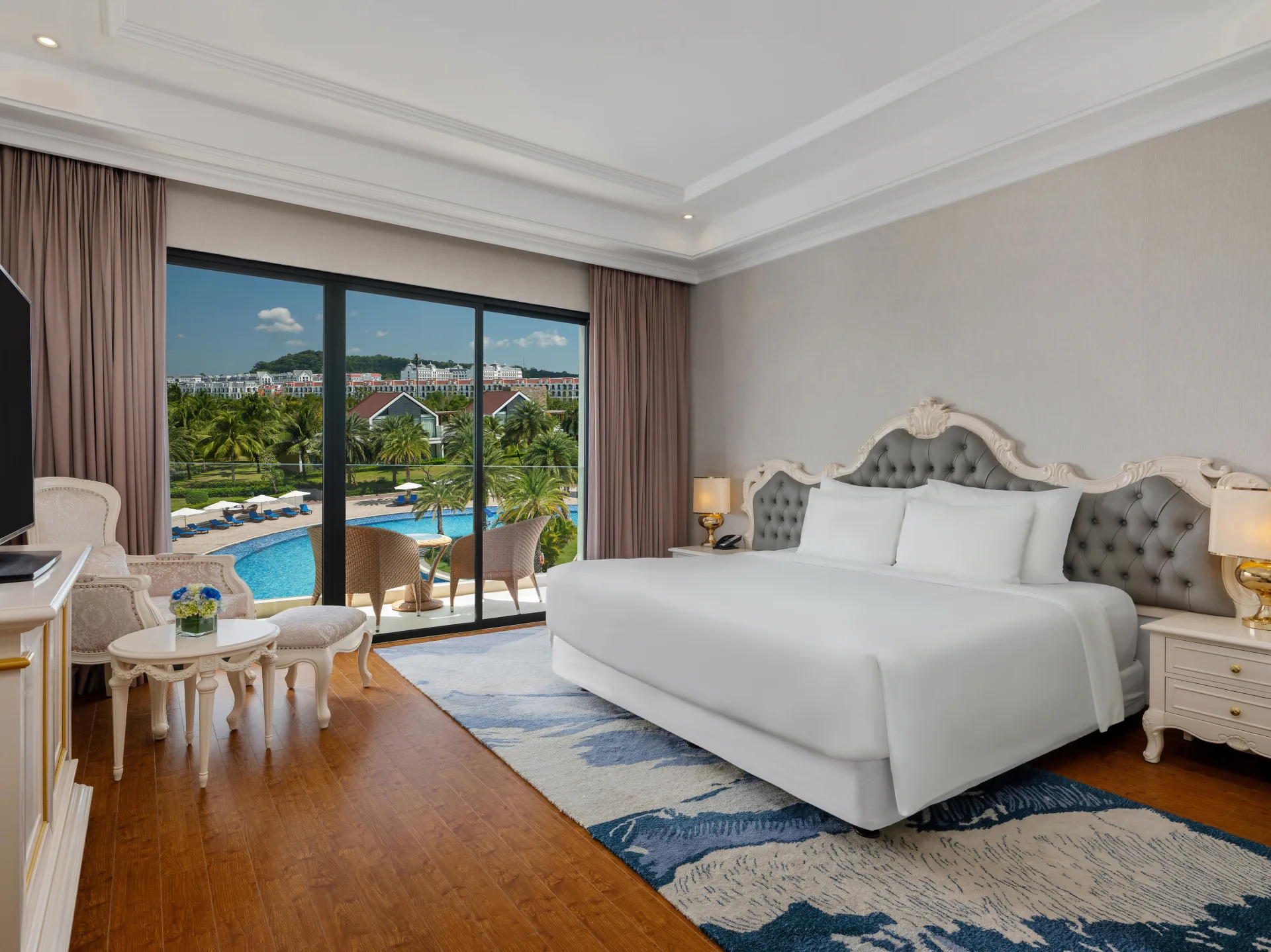 Deluxe Pool view 45m2 with balcony	