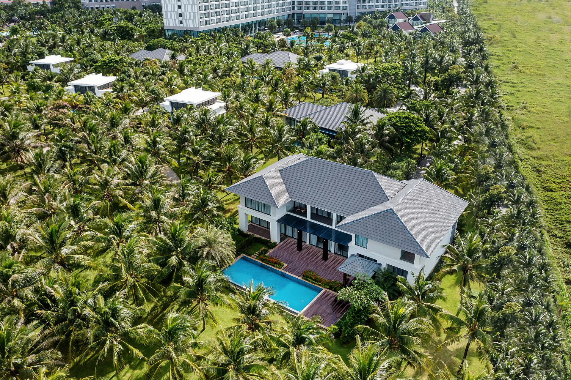 Six Bedrooms villa (635m2) with Lounge benefits	