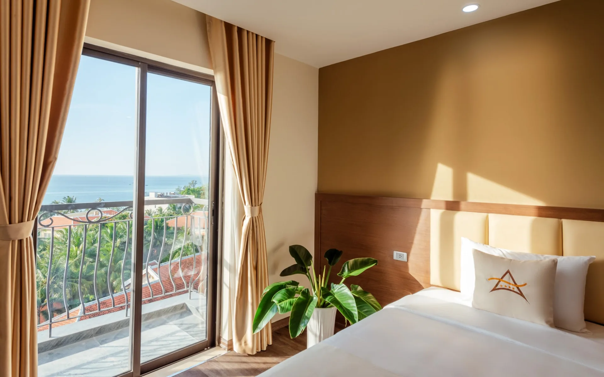 Gaia Delight Triple Garden View