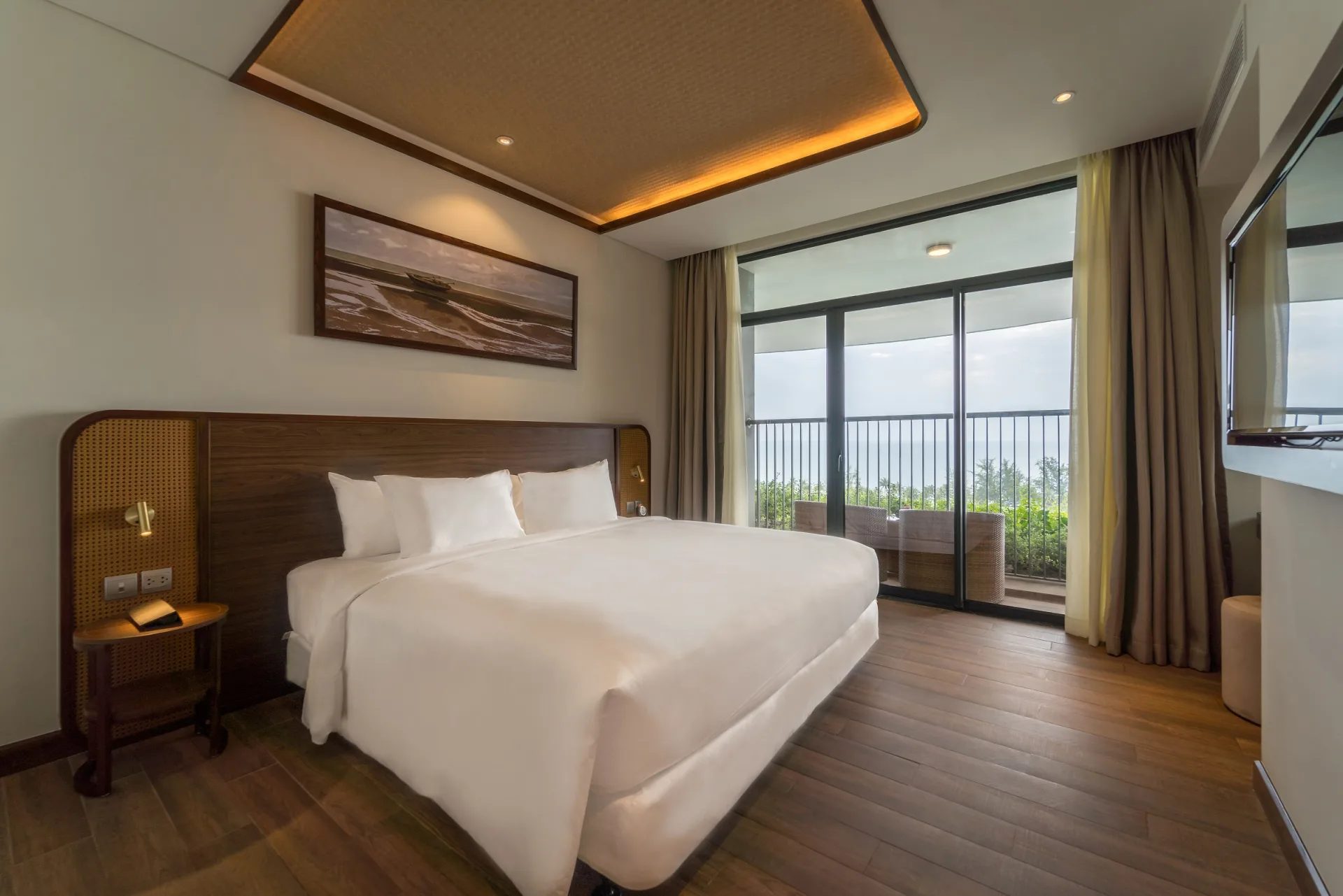 Executive Deluxe King with Garden View	