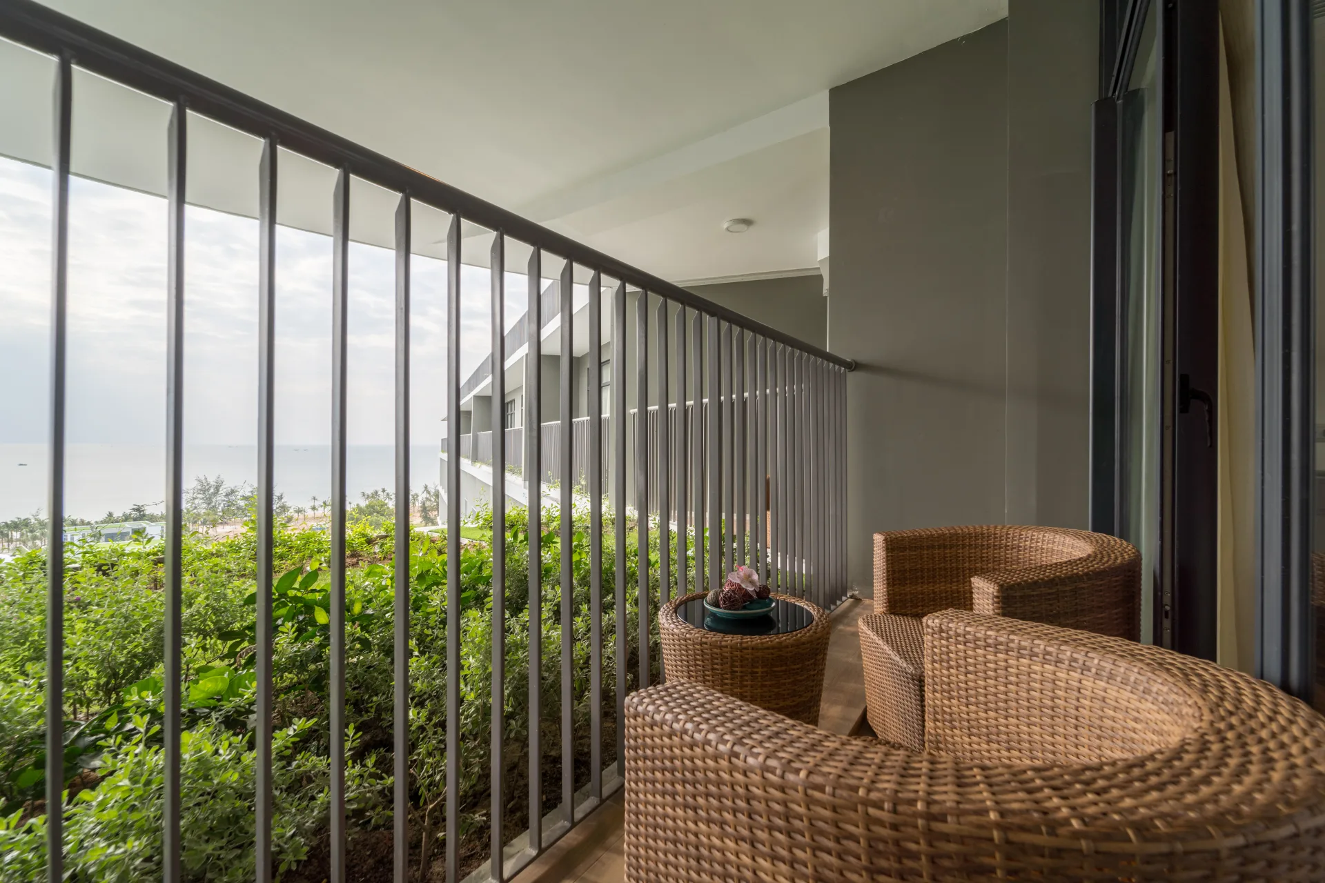 Executive Deluxe King with Garden View	