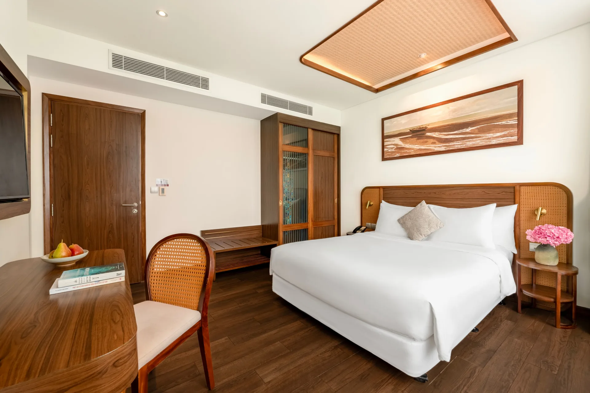 Grande Suite with 03-Bed rooms with Sea View	